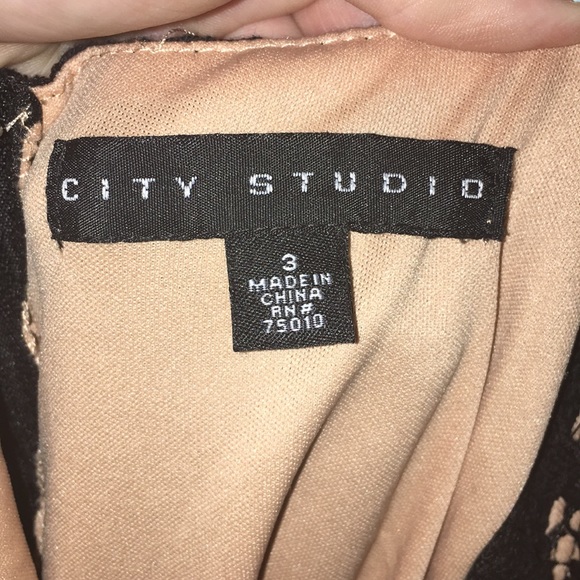 A black city studio dress - Picture 3 of 3